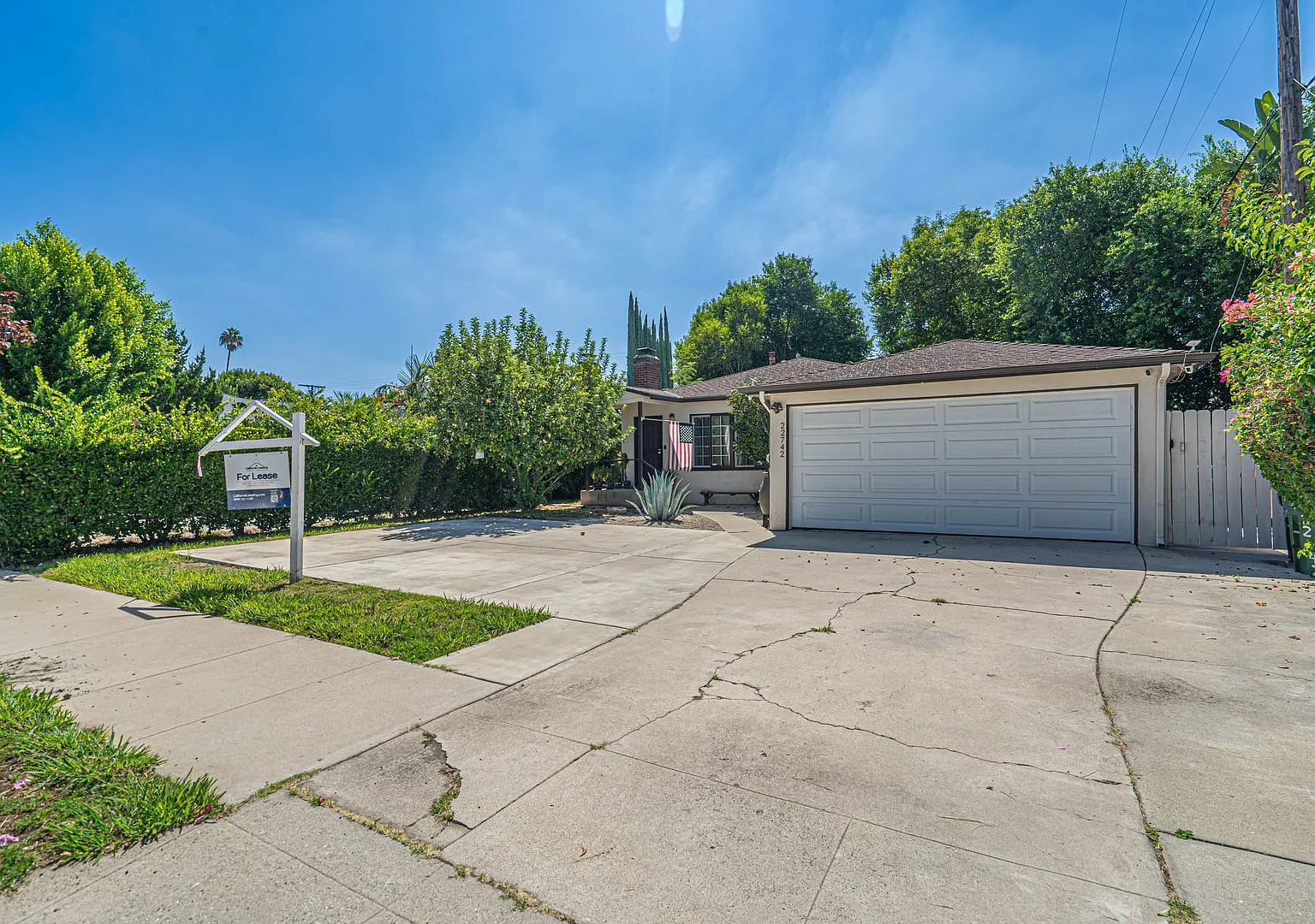 Beautiful Single-Story 4-Bedroom Home with RV Parking in Woodland Hills! — Photo 1