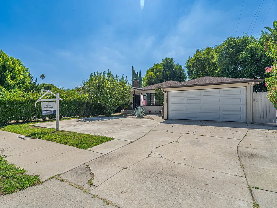 22742 Burbank Blvd
