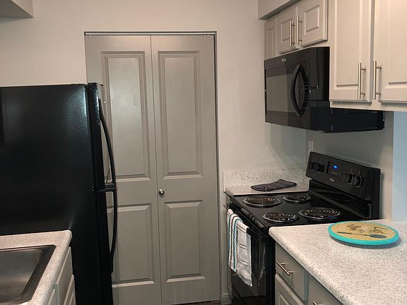 3rd image of 12533 Lighthouse Way Dr APT B