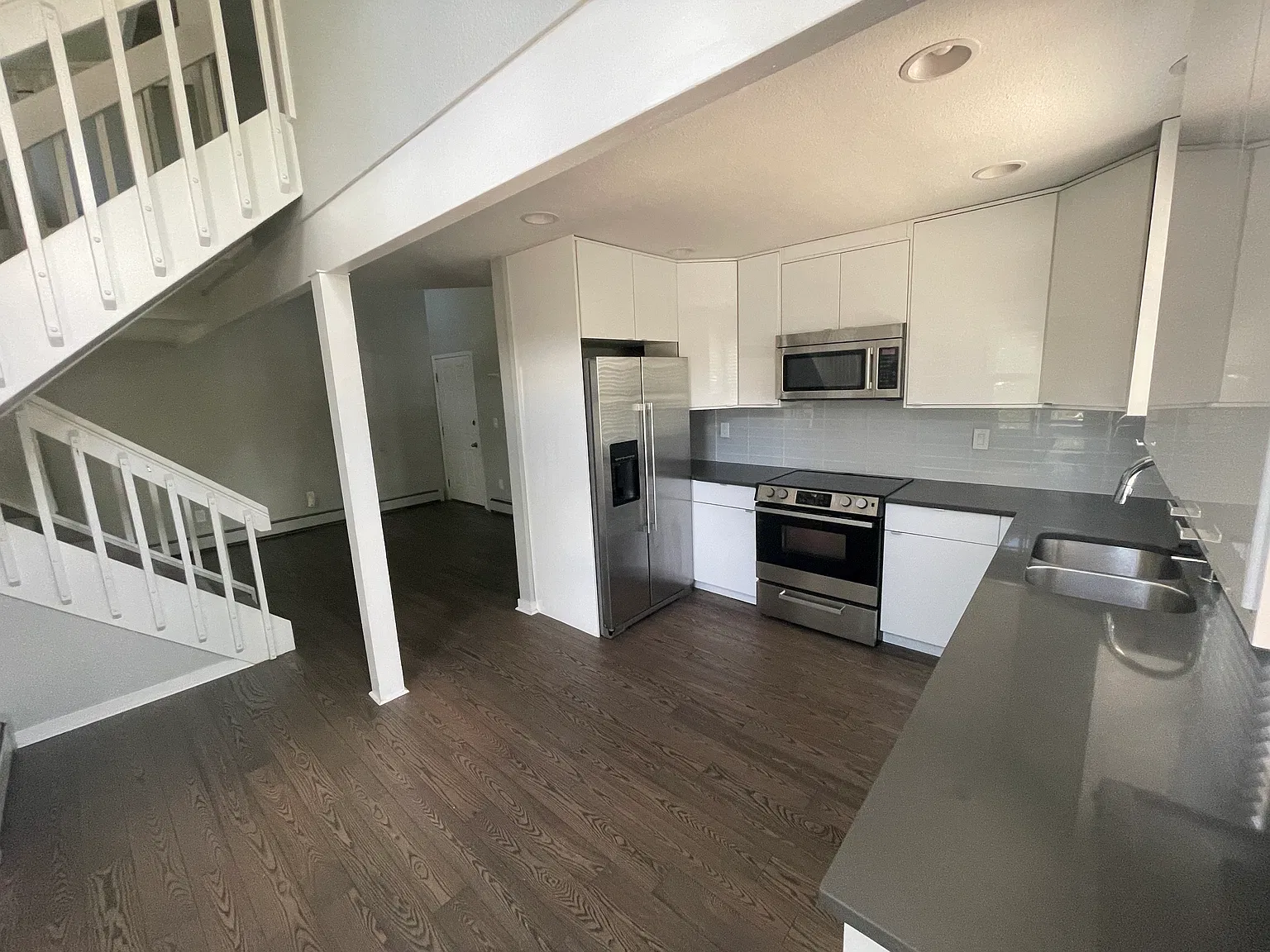 2 bed, 1100 sqft, $3,325 — Photo 4