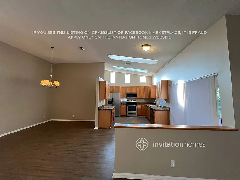 10347 NW 50th Ct — Photo 4