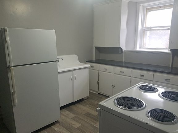 5th image of 205 3rd Ave SE #1