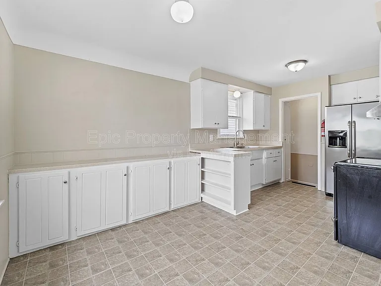 2121 Euclid St — Photo 4