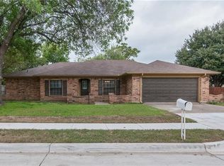 6304 Arthur Dr, Edgecliff Village, TX 76134