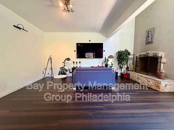 5th image of 274 W Chelsea Cir
