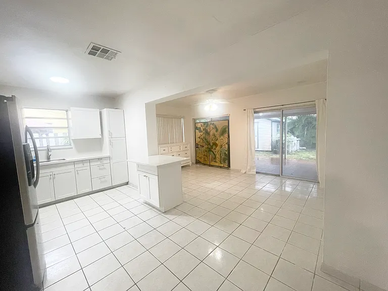 Miramar Pkwy — Photo 1