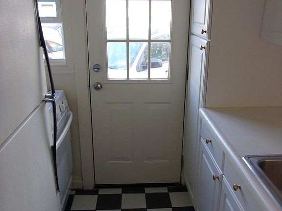 5th image of 737 N Nelson St APT 27
