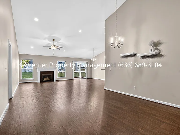 411 Angelique Pl — Photo 9