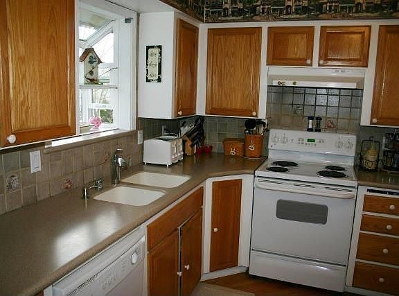 3rd image of 806 E Saint Thomas Moore Way