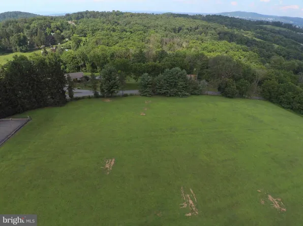1070 Rick Rd, Reading, PA 19605