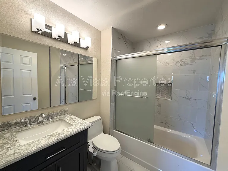 2849 E St #17 — Photo 11