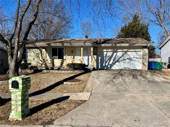 1921 Lakeheights Ln, Saint Louis, MO 63138