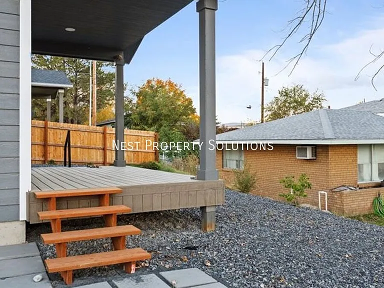 516 Main Ave W — Photo 5