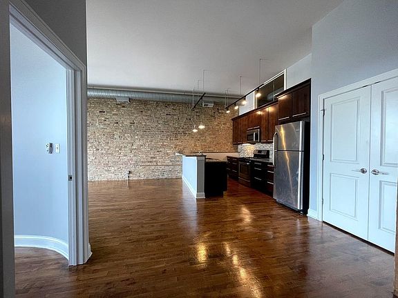 2nd image of 529 N Milwaukee Ave APT 3N