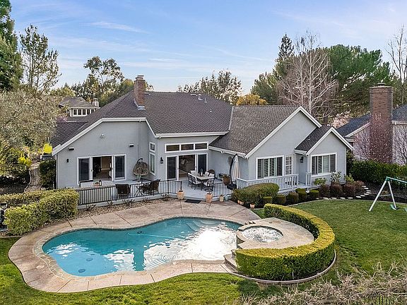 2nd image of 360 Red Maple Dr