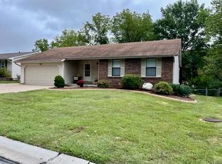 35 Crescent Hills Dr, Saint Peters, MO