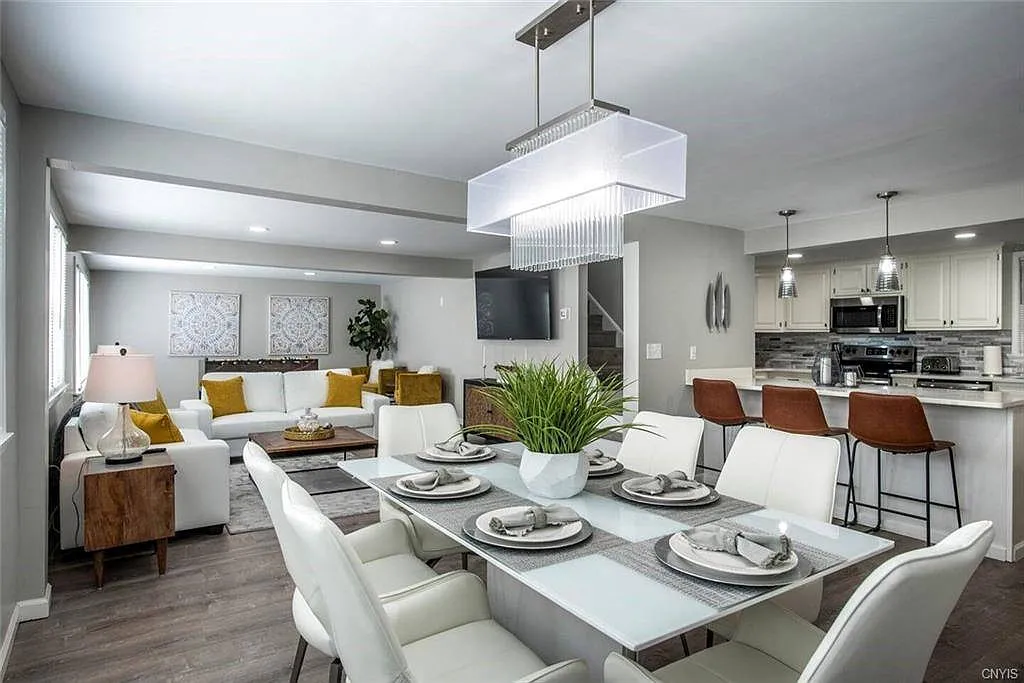3 bed, 2500 sqft, $2,500 — Photo 1
