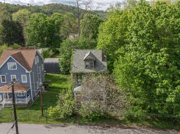 1235 Division Ave, Crescent, PA 15046