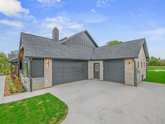4th image of 5403 Woodland Park Dr