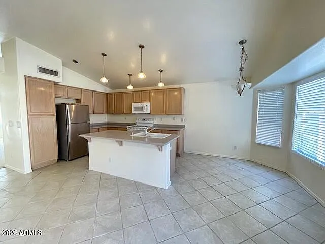 4 bed, 1833 sqft, $2,400 — Photo 3