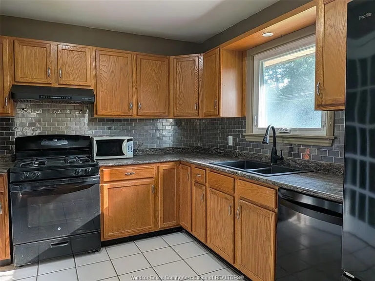 3130 Academy Dr — Photo 5