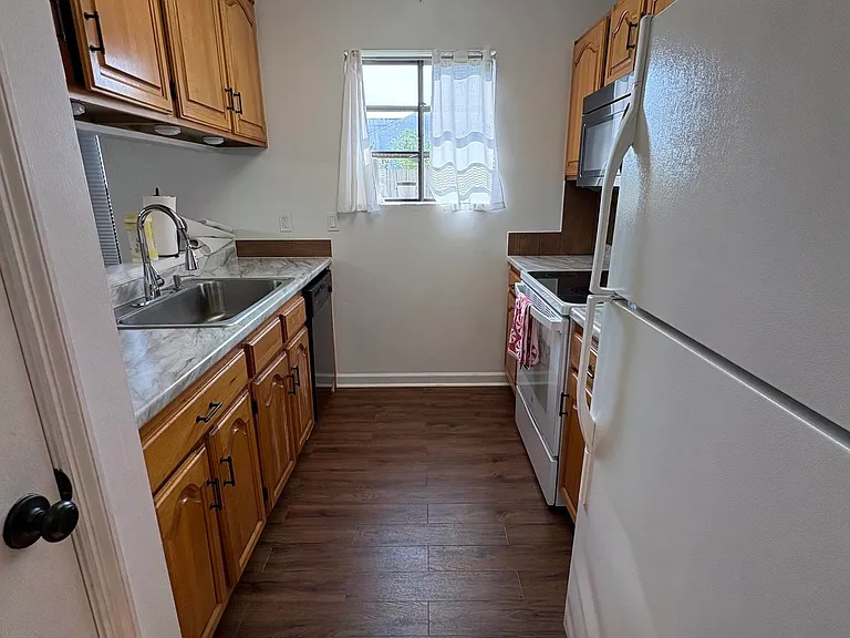 1105 Brafforton Dr — Photo 9
