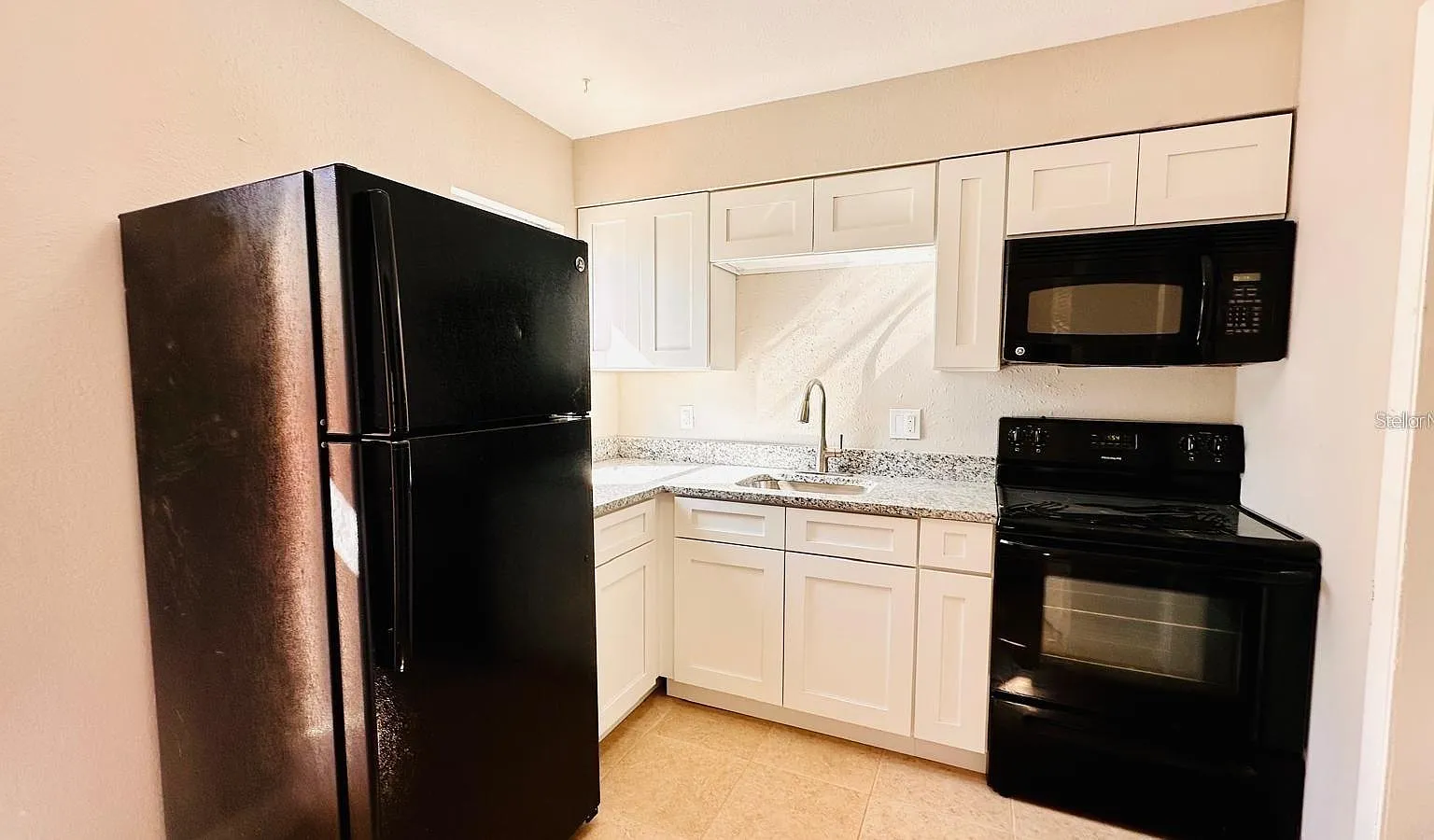 2 bed, 1.0 bath, 1259 sqft, $975 — Photo 2