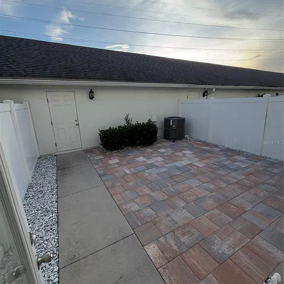 15537 Honeybell Dr — Photo 21