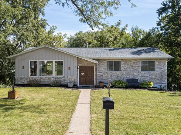 31 Park Ave, Park View, IA 52748