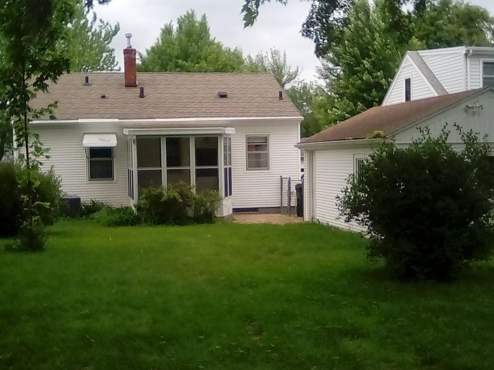 2nd image of 1114 W 10th St