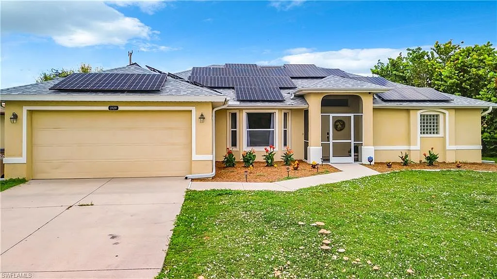 3 bed, 2.0 bath, 1900 sqft, $2,600 — Photo 1