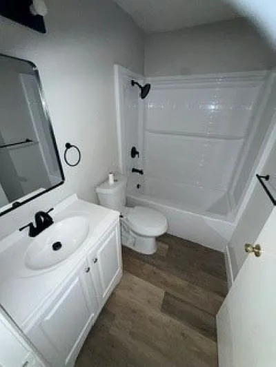 244 50th St #6 — Photo 3