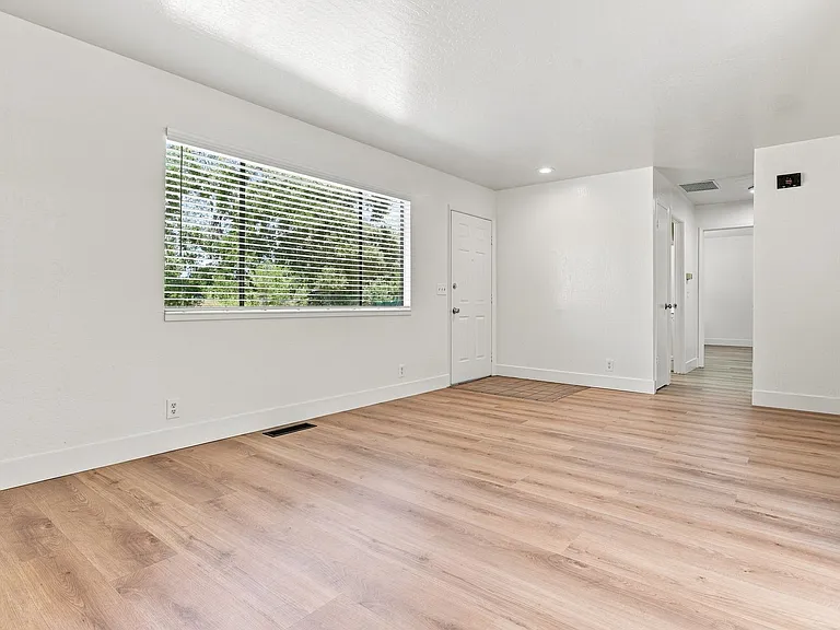 224A Green Meadow Dr — Photo 3