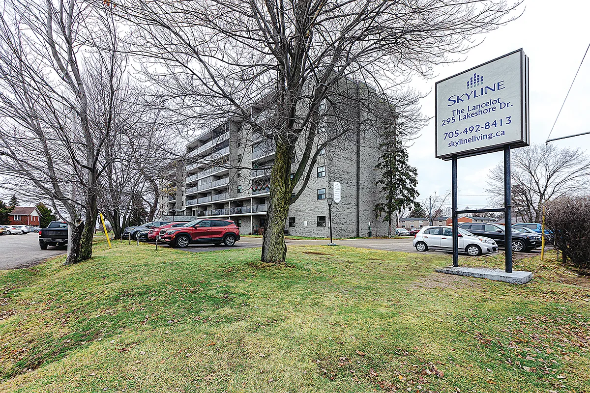 Building Photo - 295 Lakeshore Dr