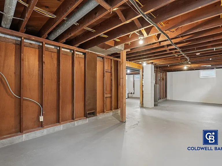 1444 Ames Ave E — Photo 21
