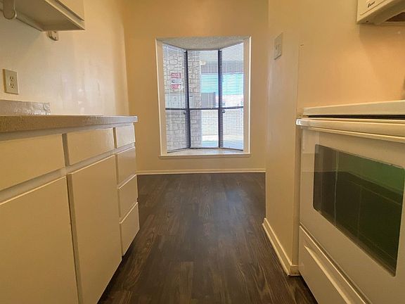 5th image of 2604 Salado St APT 102