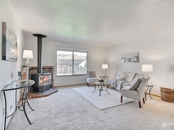 4th image of 8707 69th Drive NE