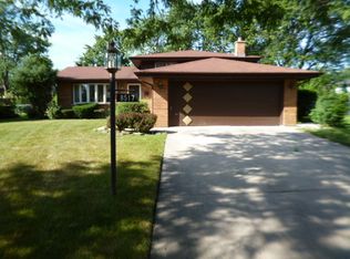 8517 Lisa Ln, Hickory Hills, IL 60457