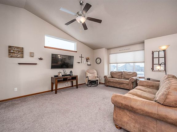 3rd image of 706 Marie Dr