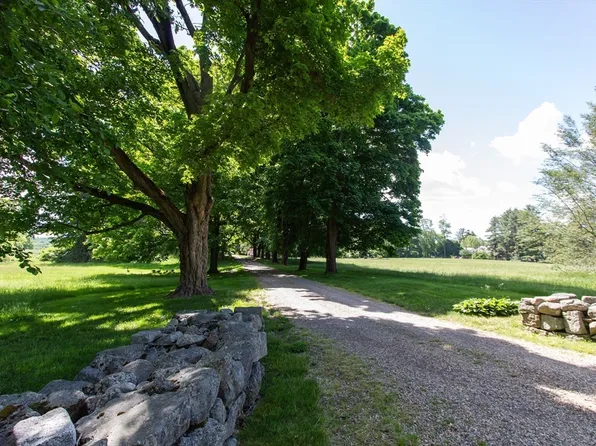 23 Gardner St, South Hamilton, MA 01982