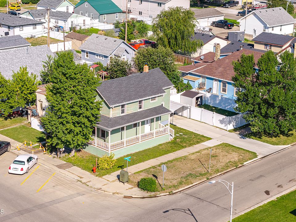1st image of 310 1st St NE