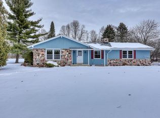 4094 Sunset Hill Rd, Hubertus, WI 53033