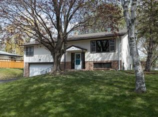 355 Maple Lane Ct, Roseville, MN 55113
