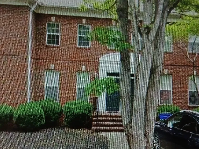 137 Sharon Dr NE — Photo 1