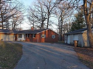 15864 Crescent Ln, Carlinville, IL 62626