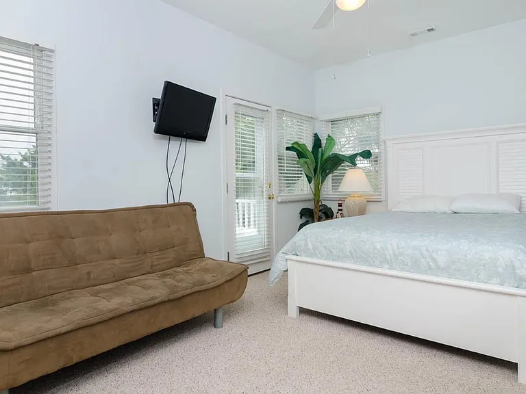 10 Meier St #B — Photo 20