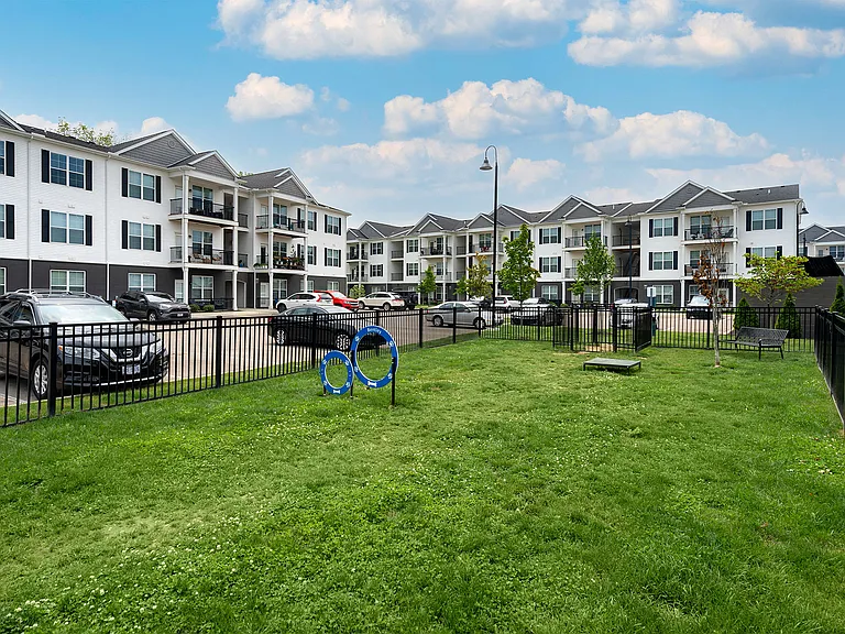 Bentley Apartments — Photo 33