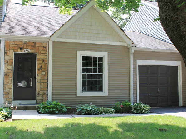 1953 Ozark Pkwy, Algonquin, IL 60102