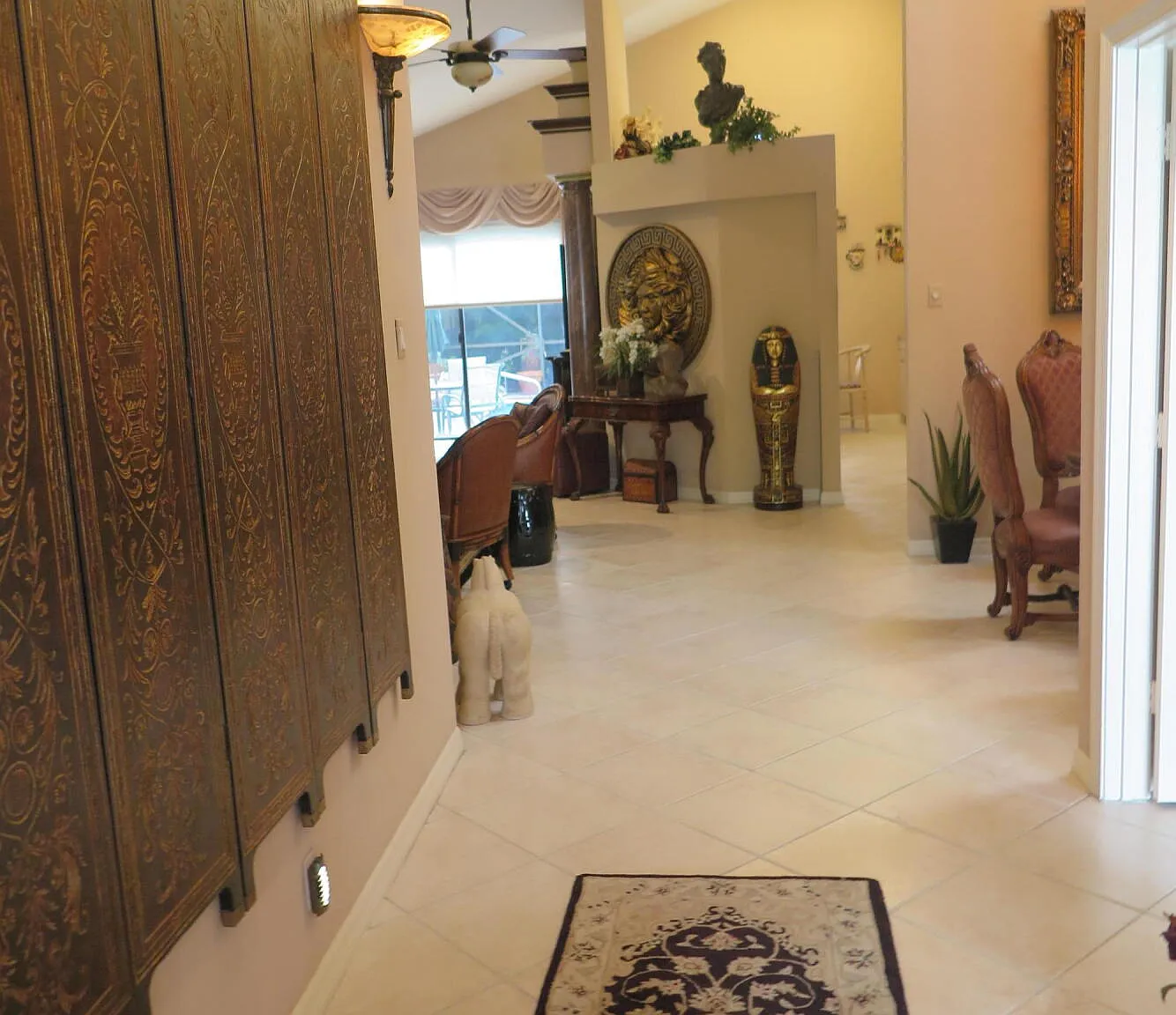 3 bed, 2.0 bath, 1936 sqft, $6,000 — Photo 2