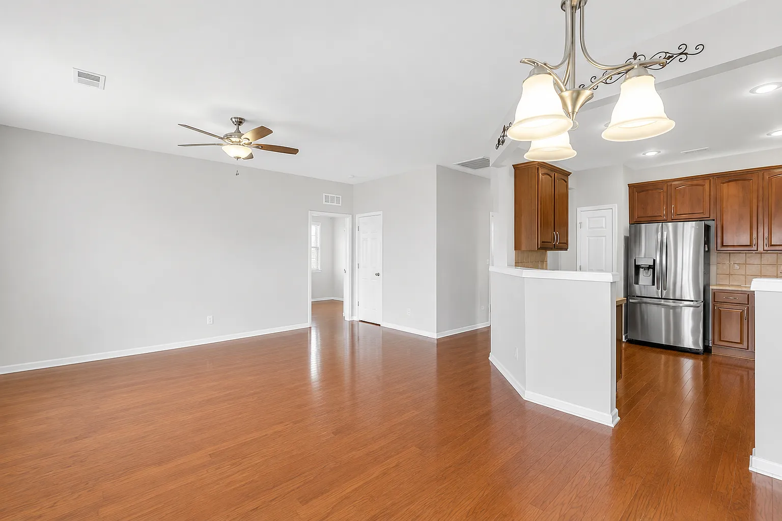 2 bed, 1200 sqft, $2,590 — Photo 3